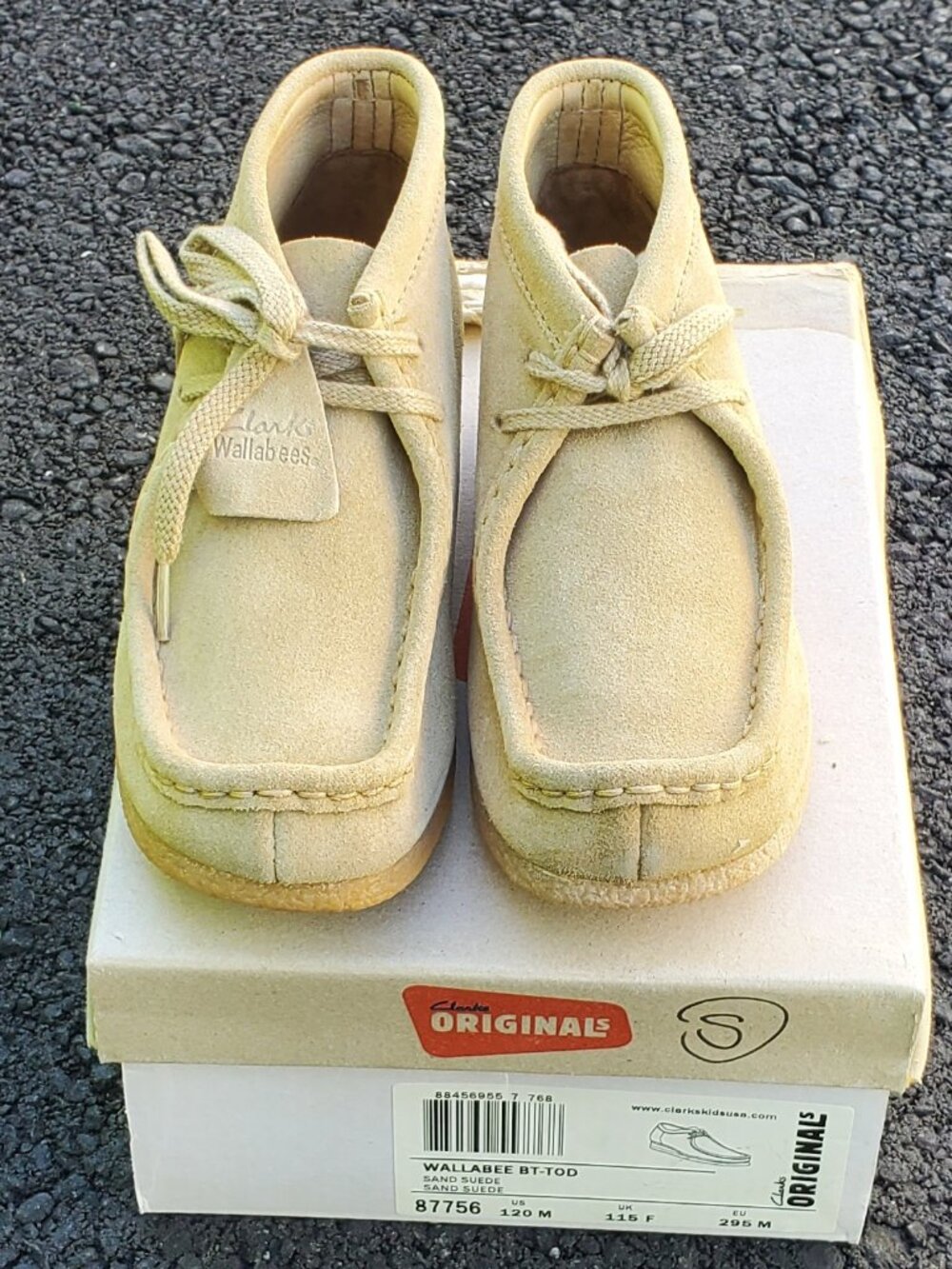 CLARKS Wallabee Boot Kid Size US/UK sand suede